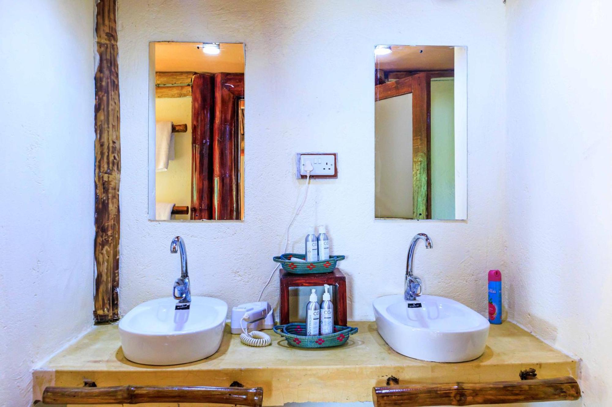 Samburu Elephant Lodge Isiolo Esterno foto